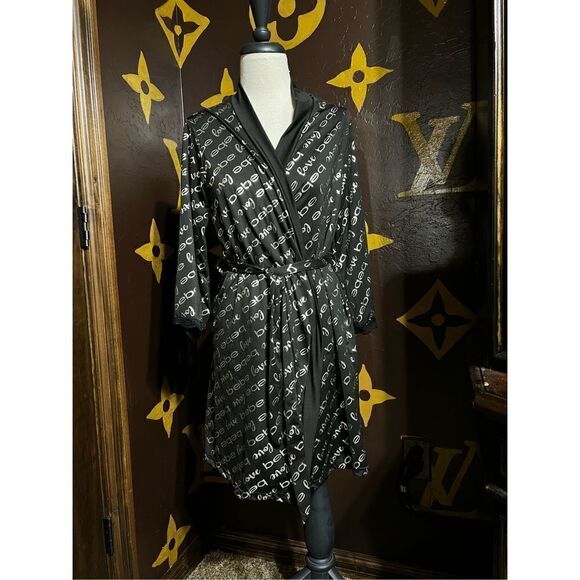 Bebe Silky Signature Short Kimono Robe Size Medium - Picture 1 of 4